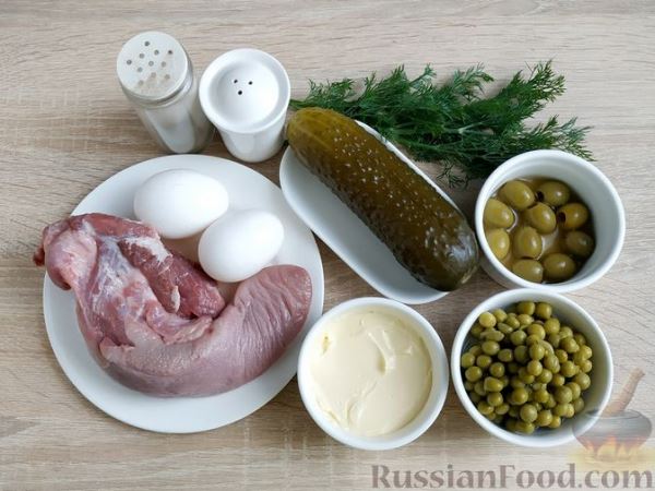 Салат с языком, солёными огурцами и оливками