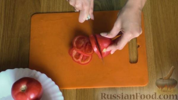 Кабачковый торт с творогом и помидорами