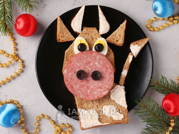 Бутерброд в форме бычка для детей (с колбасой и сыром)